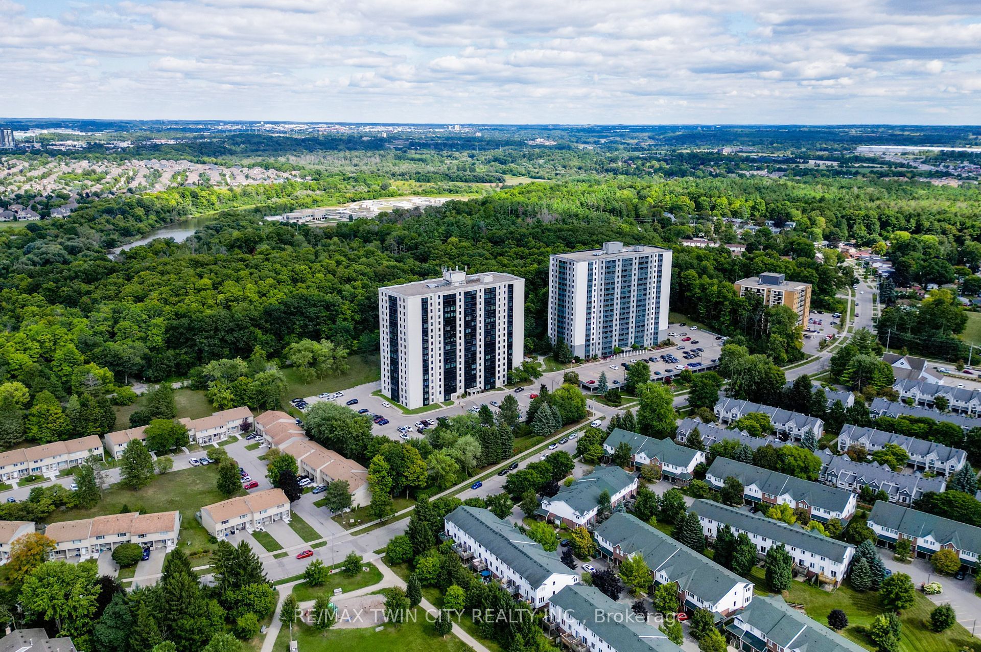 1605-35 Green Valley Drive, Kitchener, ON, N2P 2A5