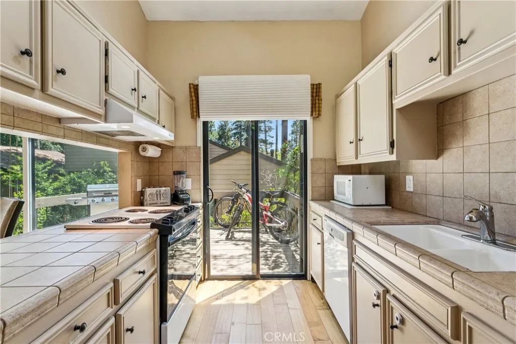 Additional image 12 of 27821 Peninsula Dr N Unit 315, Lake Arrowhead, CA 92352