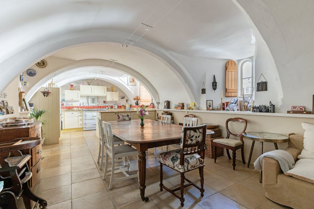 Additional image 8 of 3 bed flat for saleSherborne, Cheltenham, Gloucestershire GL54