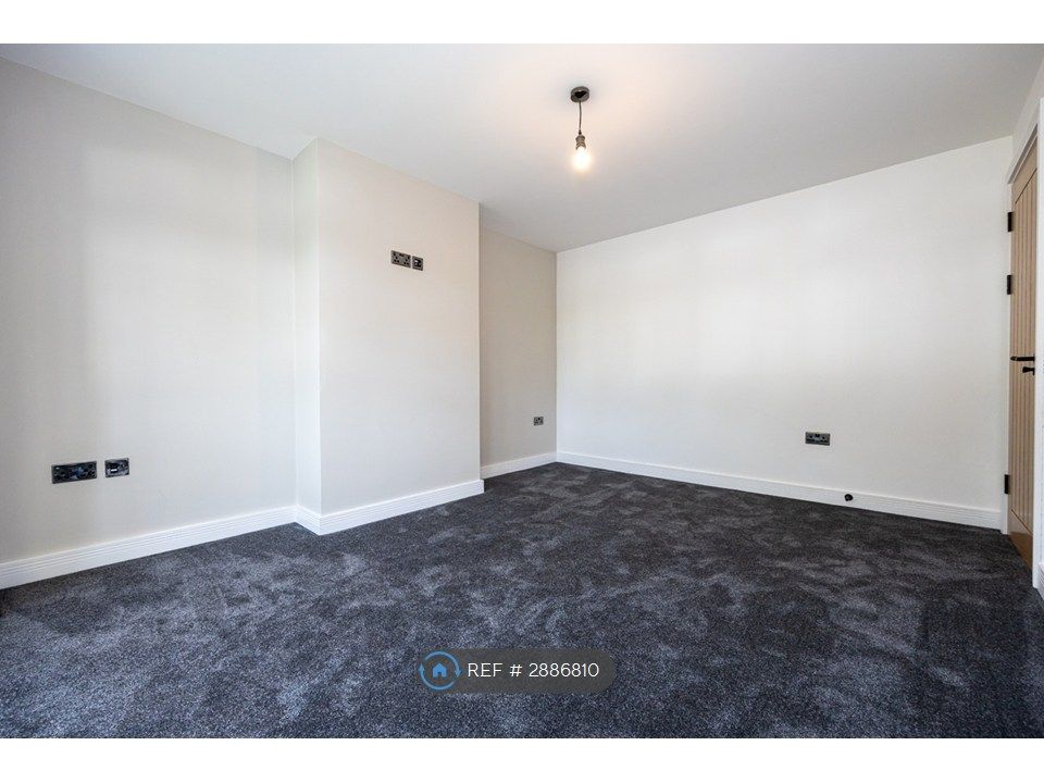Additional image 7 of 5 bed semi-detached house to rentBeresford Crescent, Newcastle-Under-Lyme ST5
