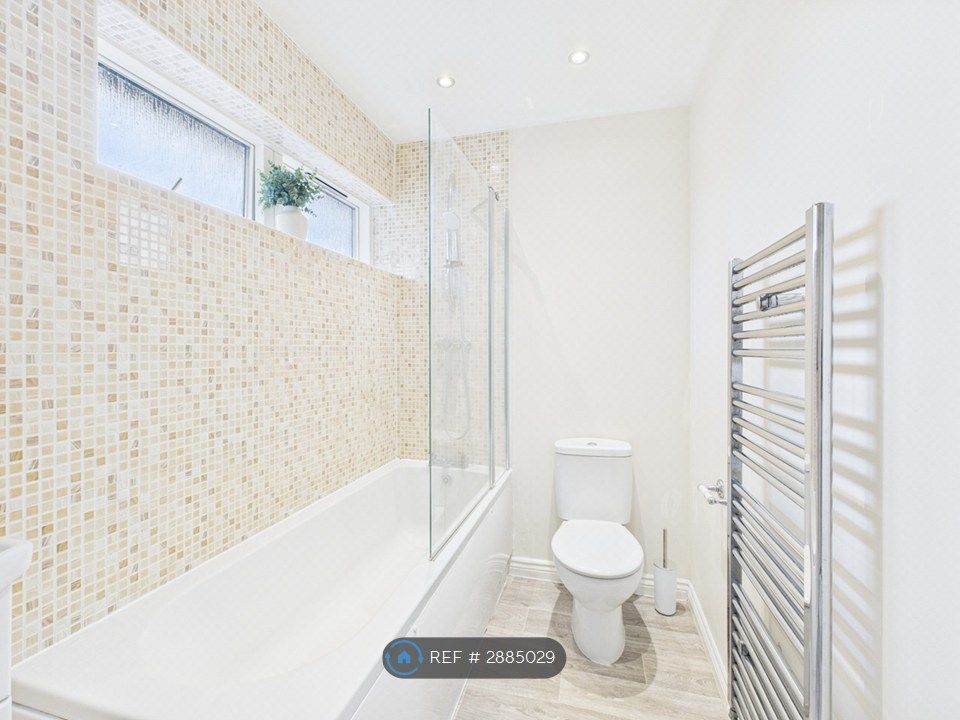 Additional image 18 of 2 bed flat to rentCorinne Court, Cheltenham GL51