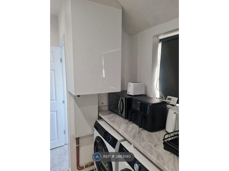 Additional image 9 of Room to rentCentral St, Hengoed CF82