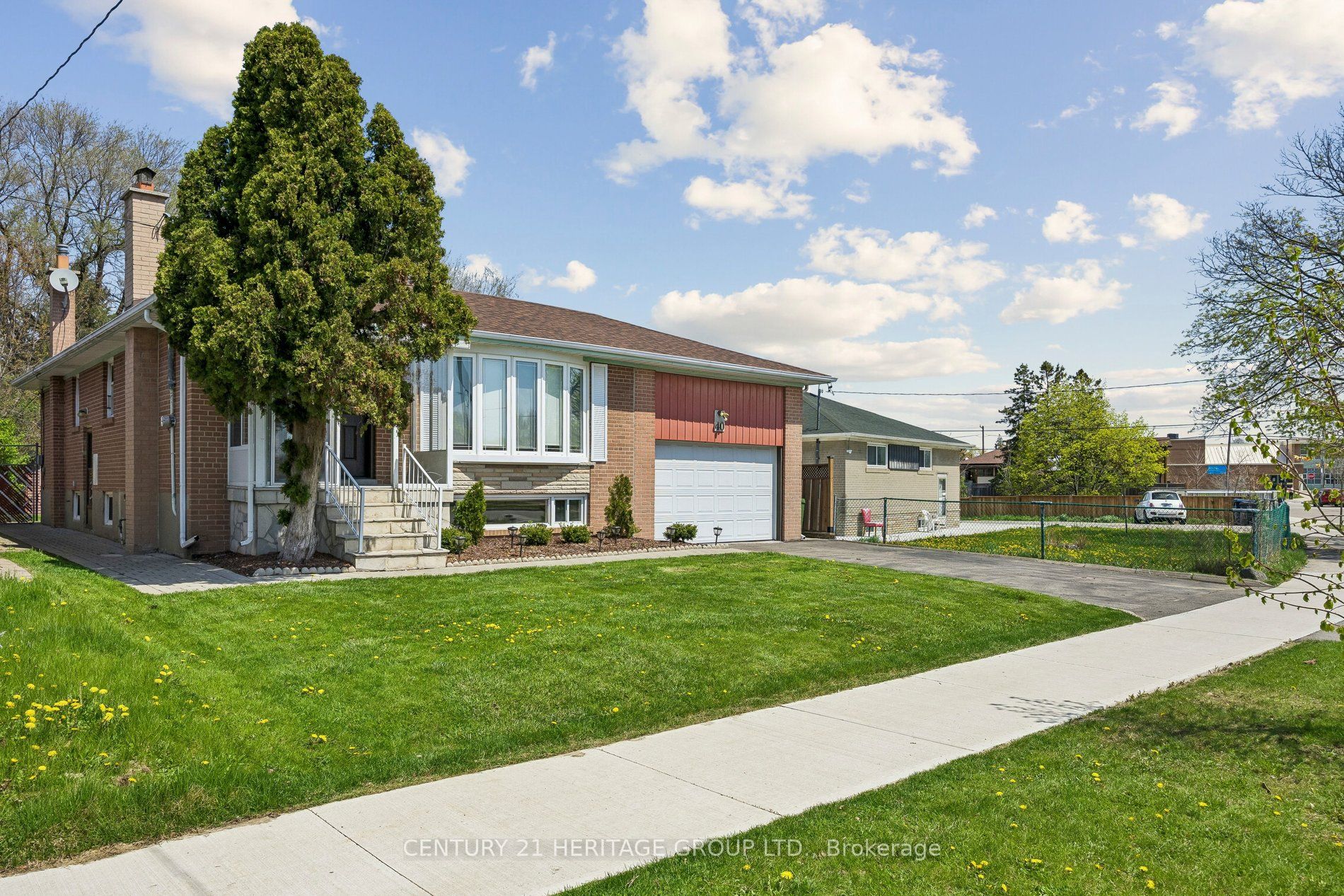 Additional image 3 of 40 Amaron Avenue, Toronto, ON, M9V 1Z1