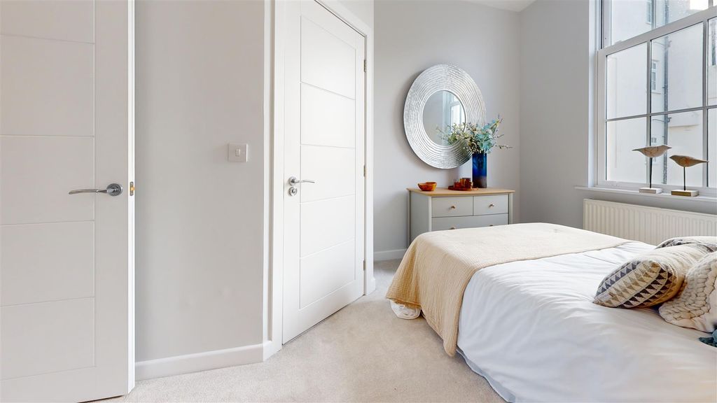 Additional image 10 of 2 bed flat for saleFlat 8 Sunnybank, 4-6 Wyke Road, Weymouth DT4