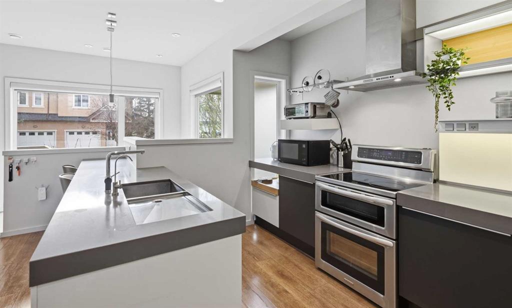 Additional image 4 of 158 23 Avenue NW, Calgary, AB, T2M4Y8