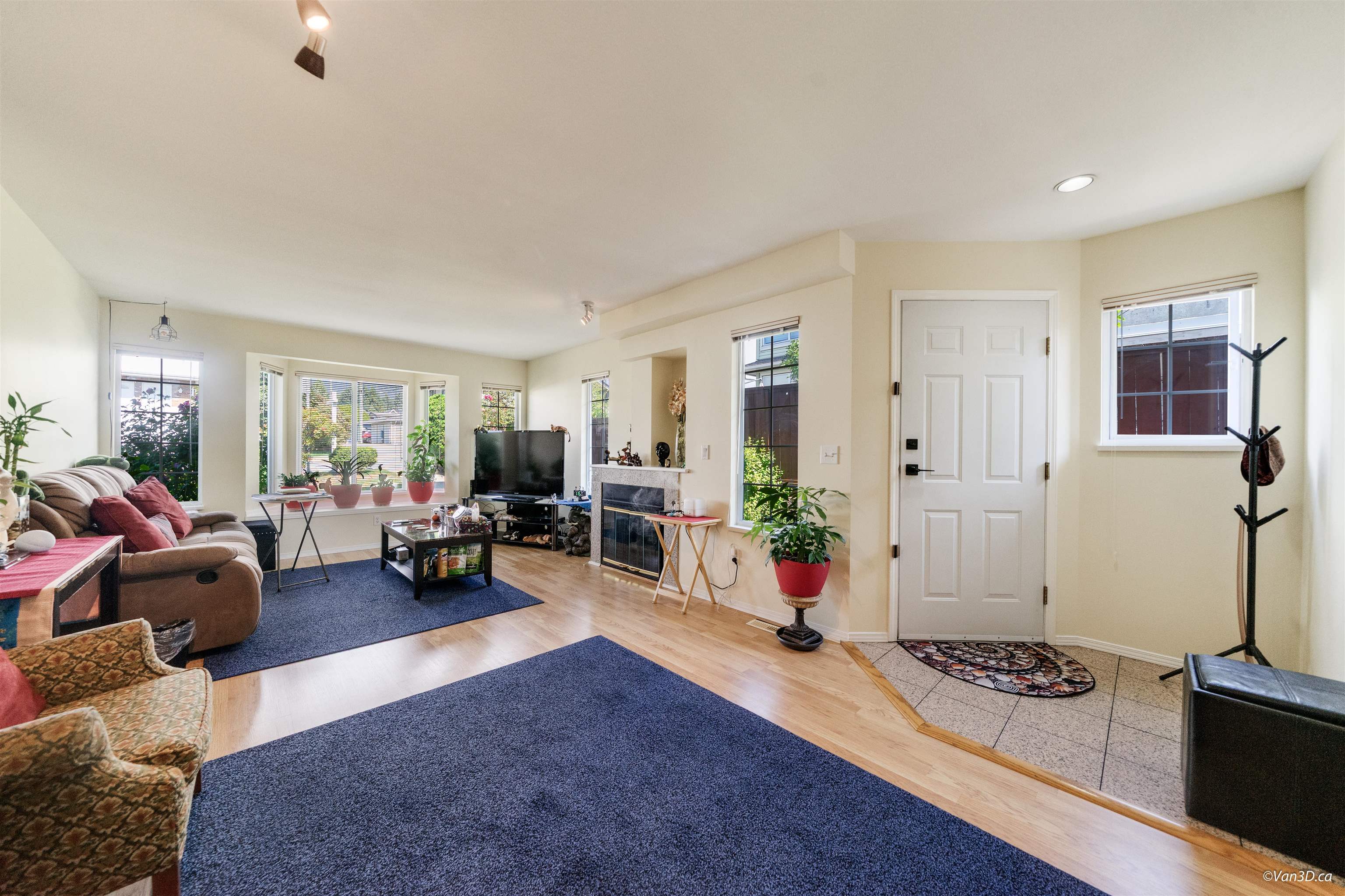 Additional image 4 of 215 W 18th Street, North Vancouver, BC, V7M 1W7