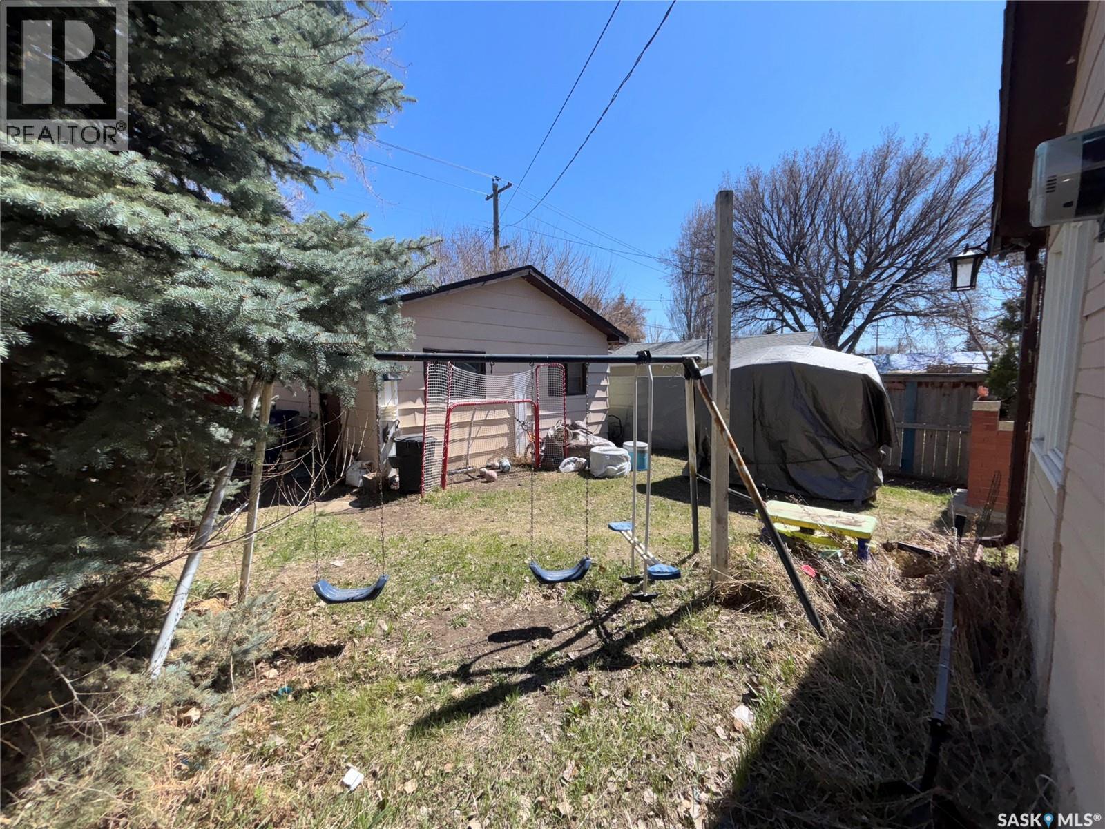 Additional image 3 of 906 Weldon Avenue, Saskatoon, SK, S7M2V6