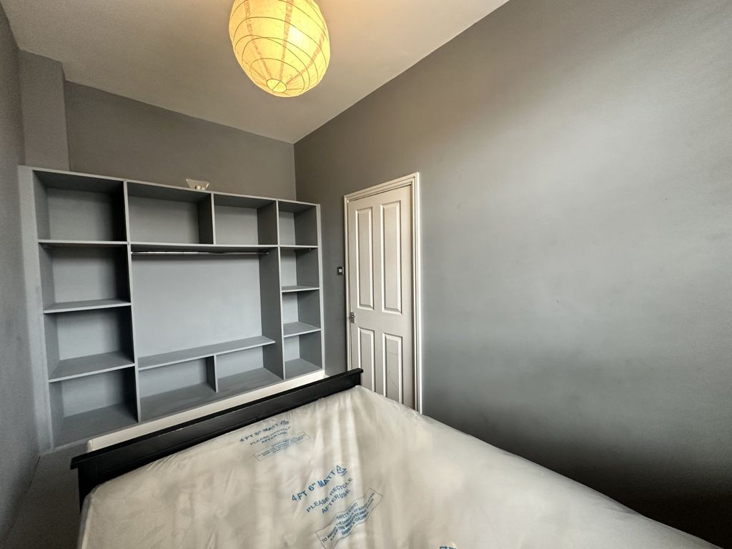 Additional image 10 of 2 bed flat to rentSt. Michaels Grove, Headingley, Leeds LS6