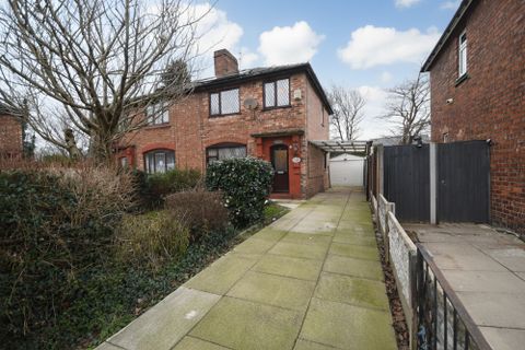 Moat Hall Avenue, Eccles M30