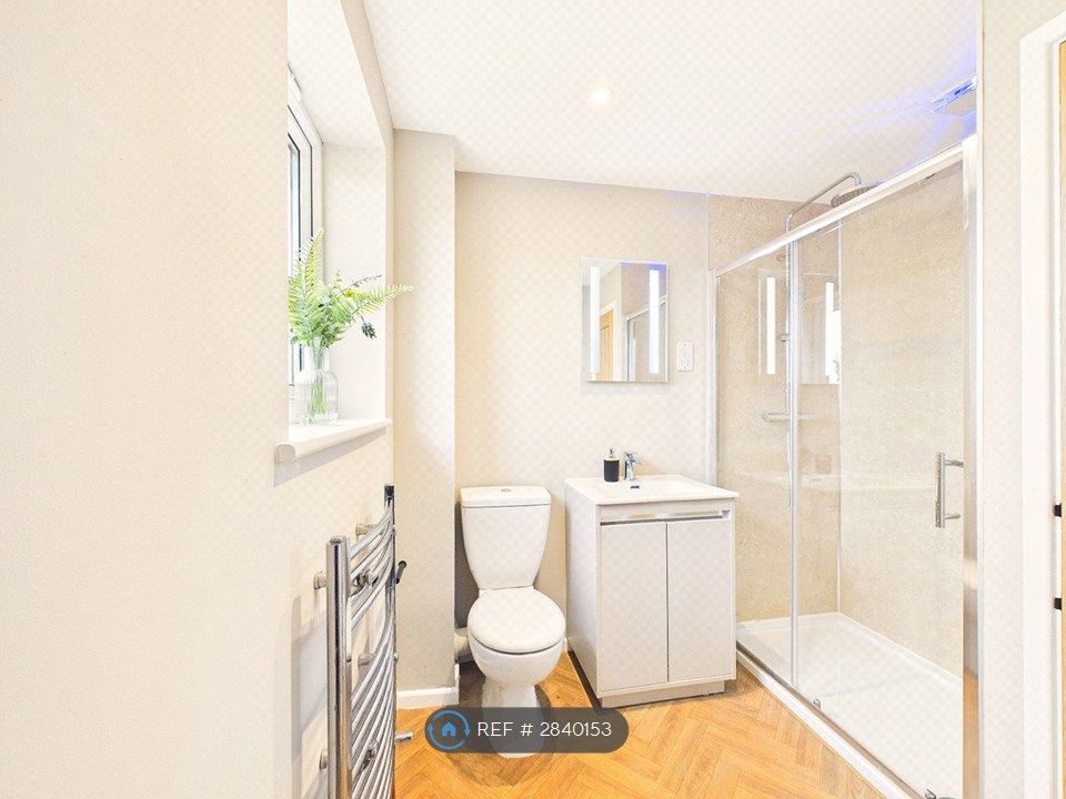 Additional image 10 of 5 bed terraced house to rentLincoln Close, Tewkesbury GL20