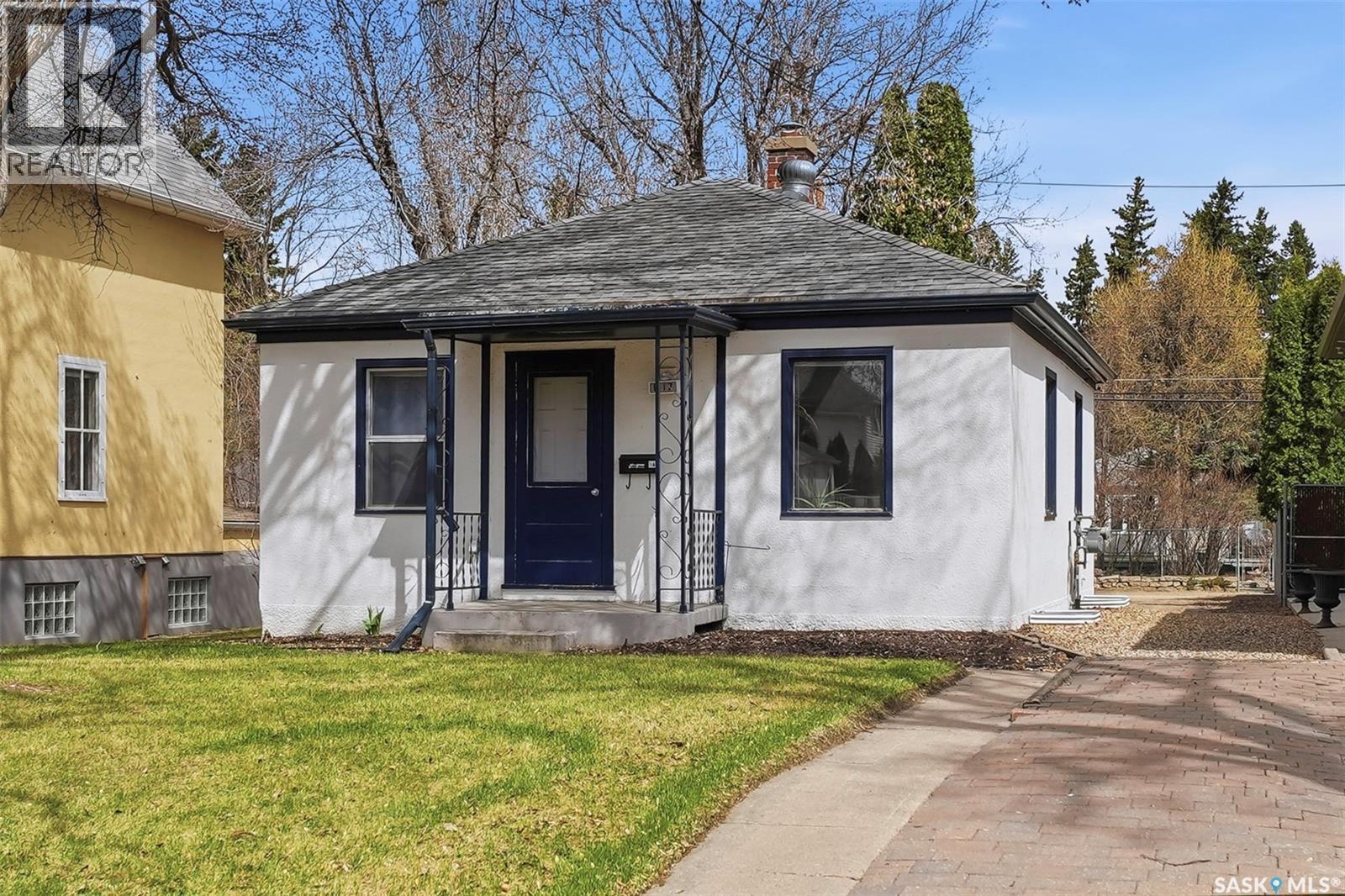 1117 15TH STREET E
