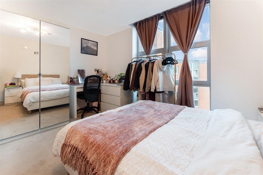 2 bed flat for saleSt George Building, Great George Street LS1 photo 4