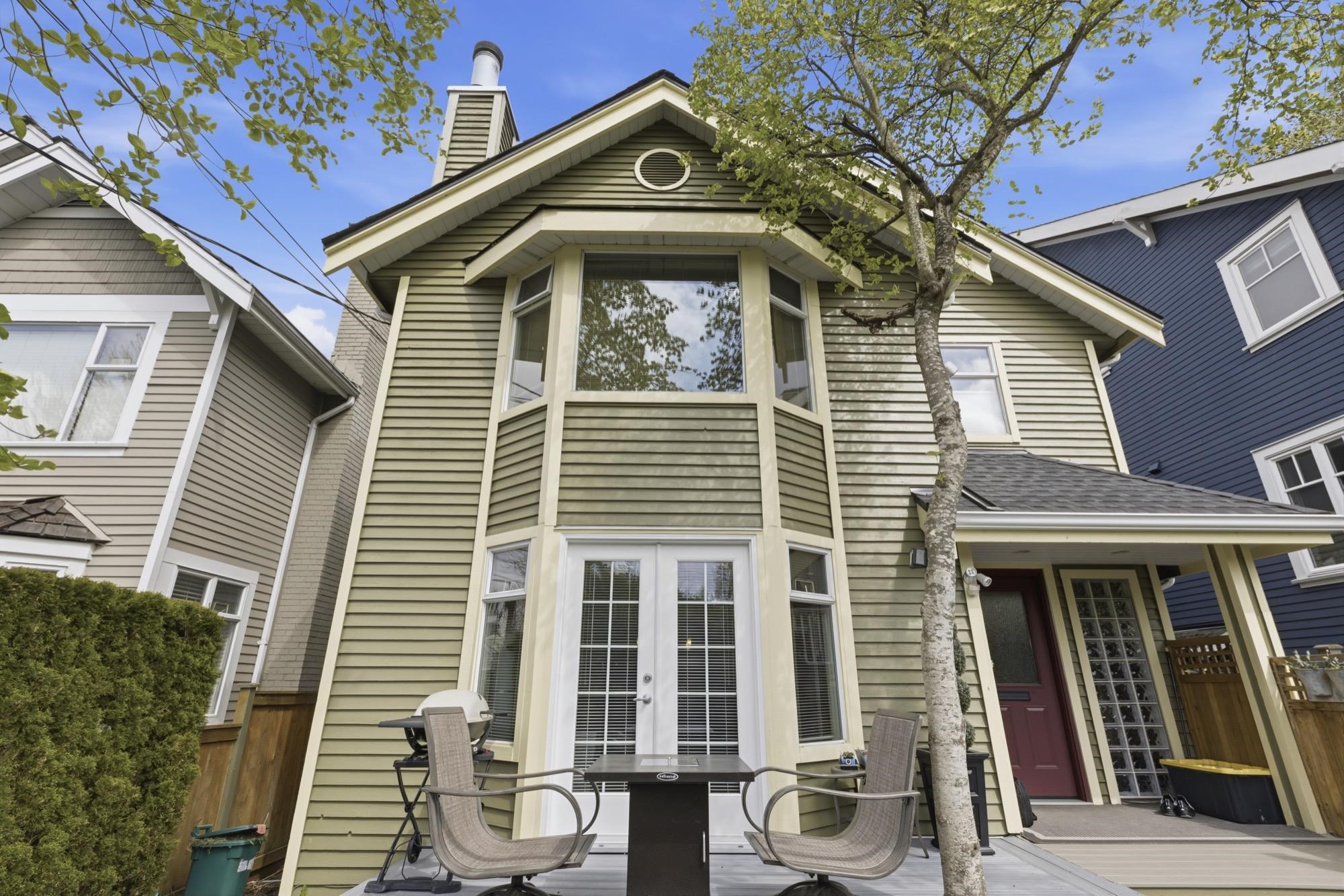 31 15th Avenue W, Vancouver, BC, V5Y 1X7