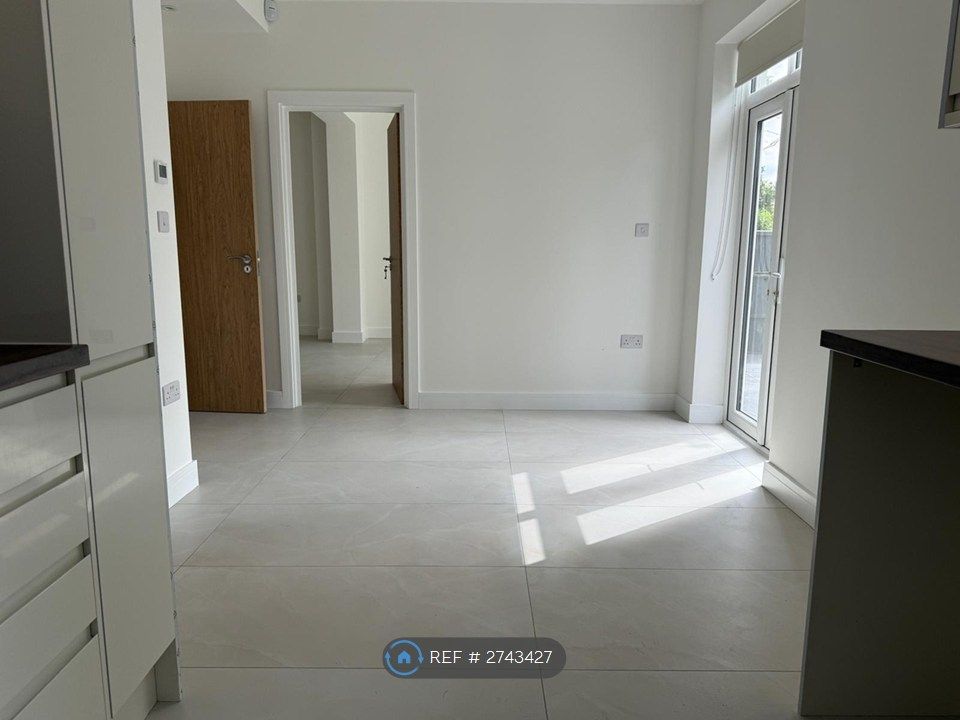 Additional image 7 of 7 bed end terrace house to rentInglehurst Gardens, Ilford IG4