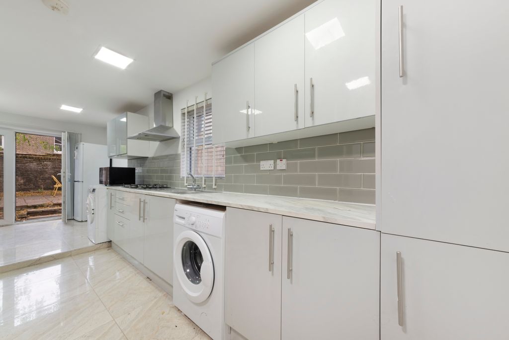 Additional image 6 of 5 bed terraced house to rentBow Common Lane, London E3