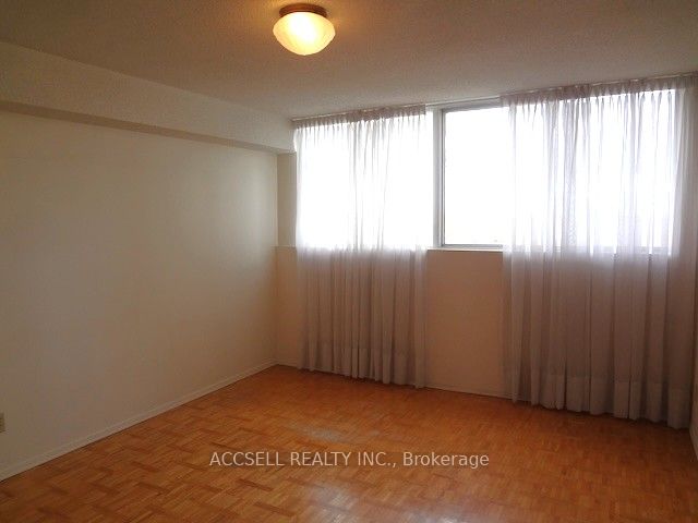 Additional image 3 of 2106-3700 Kaneff Crescent, Mississauga, ON, L5A 4B8
