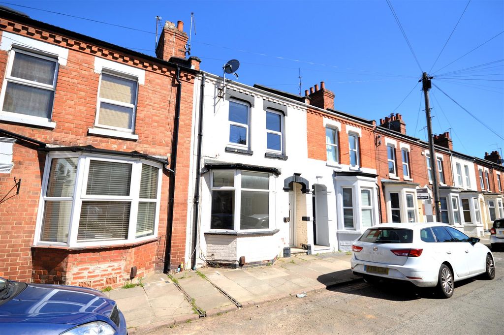 3 bed terraced house to rentPurser Road, Abington. NN1