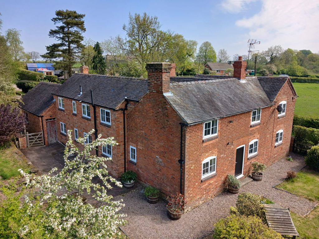 5 bed farmhouse to rentThe Green, Woodseaves, Stafford ST20