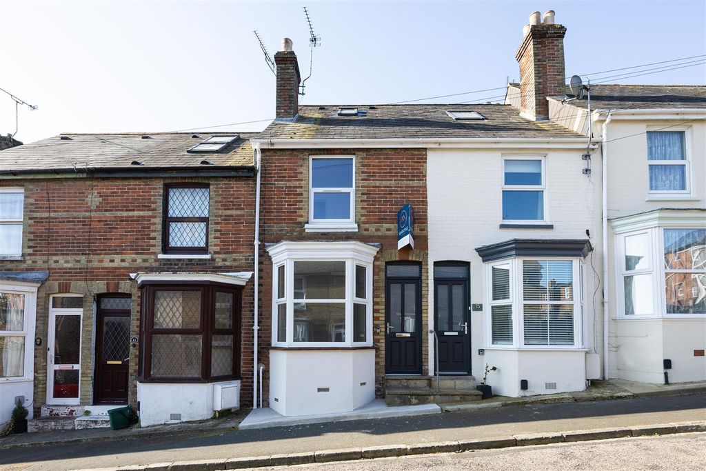 3 bed terraced house to rentStanley Road, Cowes PO31