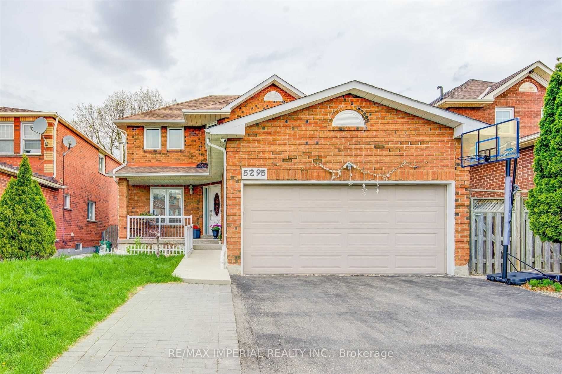 Upper-5295 Thornwood Drive, Mississauga, ON, L4Z 3J3