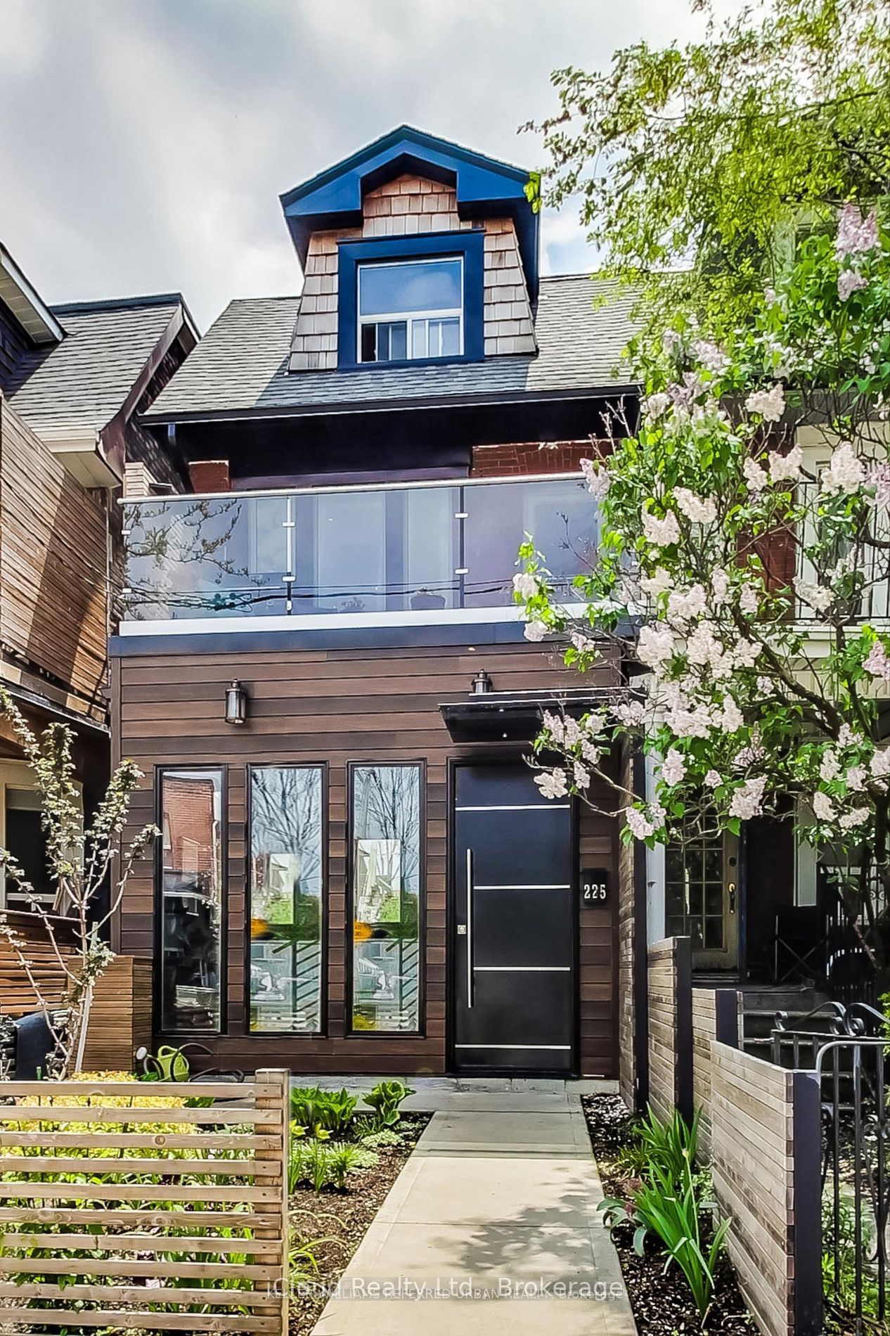 (Lower)-225 Wallace Avenue, Toronto, ON, M6H 1V5