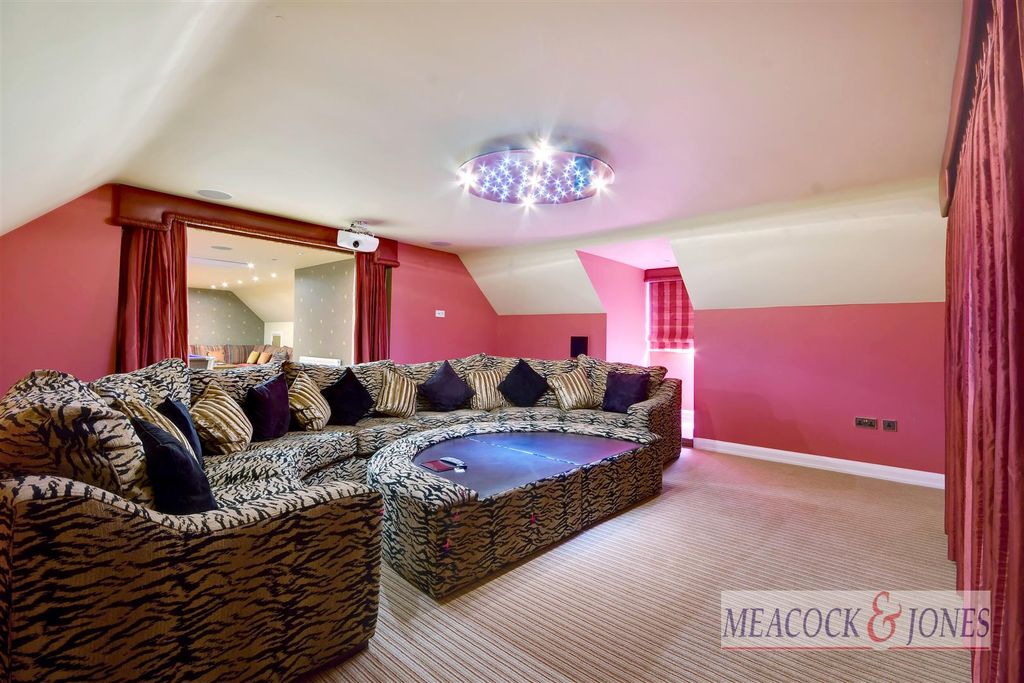 Additional image 34 of 7 bed detached house for saleHutton Mount, Brentwood CM13