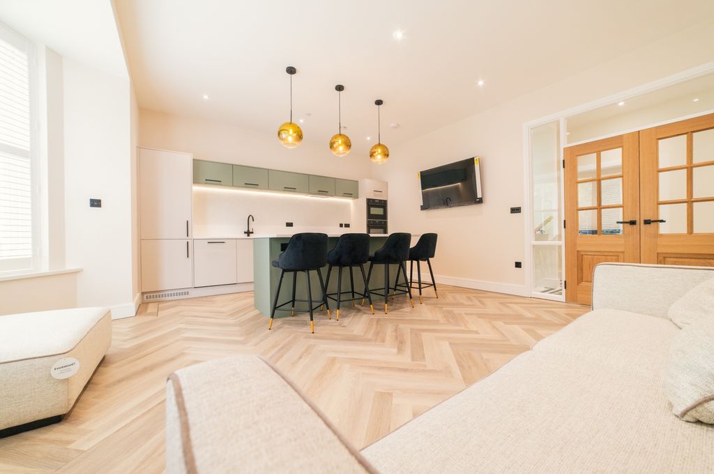 Additional image 14 of 3 bed flat to rentPark Place, City Centre CF10