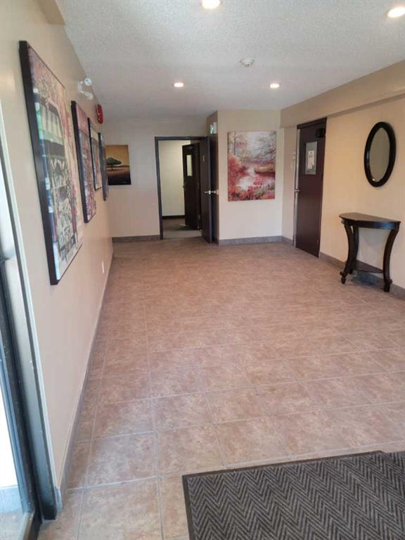 Additional image 4 of 209-1712 38 Street SE, Calgary, AB, t2a1h1
