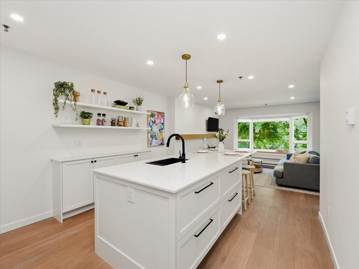 207-1925 2nd Avenue W, Vancouver, BC, V6J 1J2
