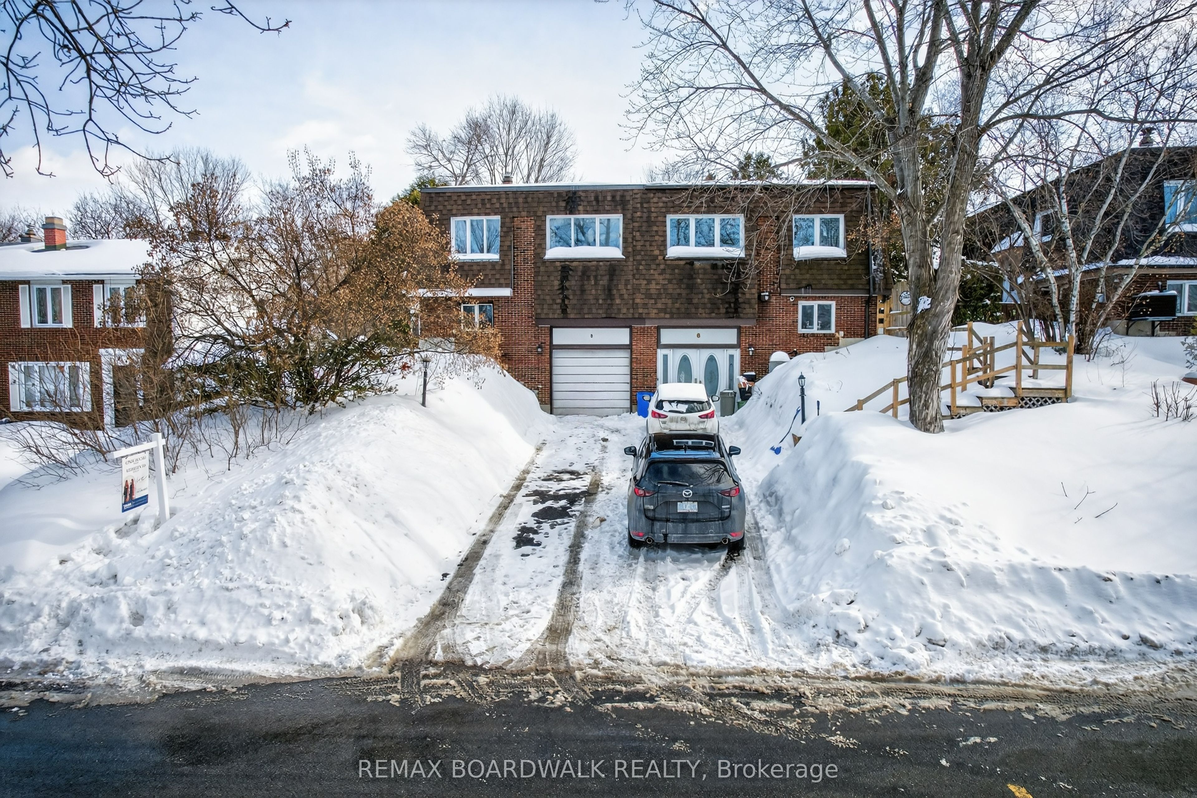 Additional image 2 of 8 Oberon Street, Ottawa, ON, K2H 7X7
