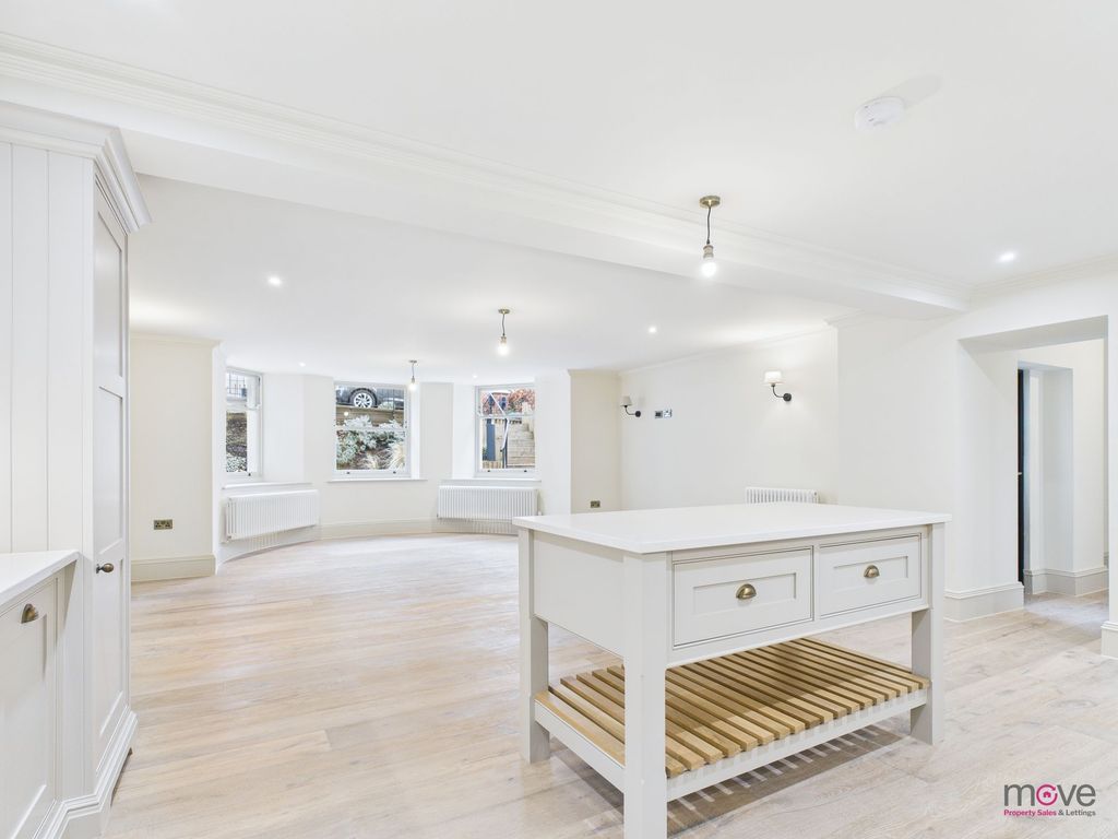 Additional image 5 of 3 bed flat for saleLondon Road, Cheltenham GL52