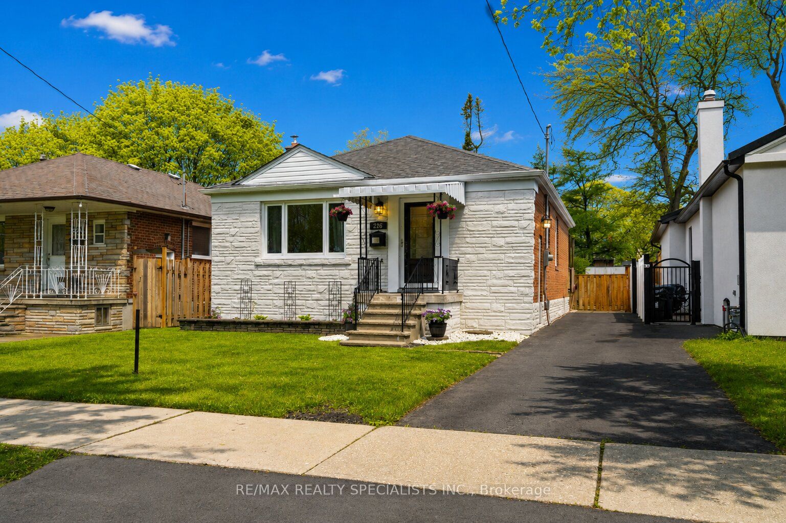 226 Thirtieth Street, Toronto, ON, M8W 3E1