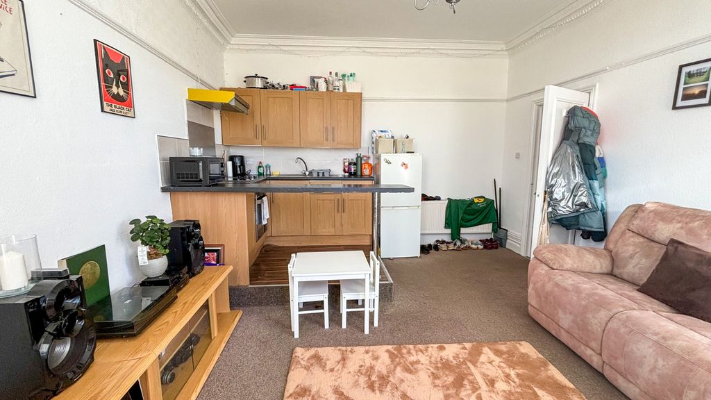 Additional image 3 of 2 bed flat to rentApt. 1, 55 Royal Avenue West, Onchan IM3