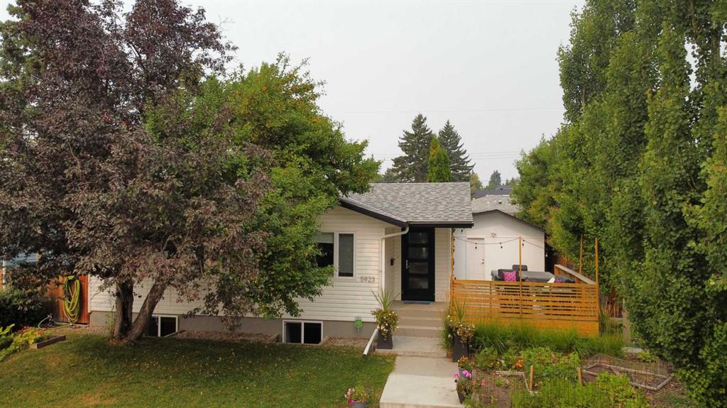 Additional image 2 of 5923 Londonderry Crescent SW, Calgary, AB, T3E 5X7