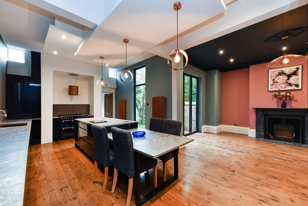 5 bed semi-detached house to rentHamilton Drive NG7