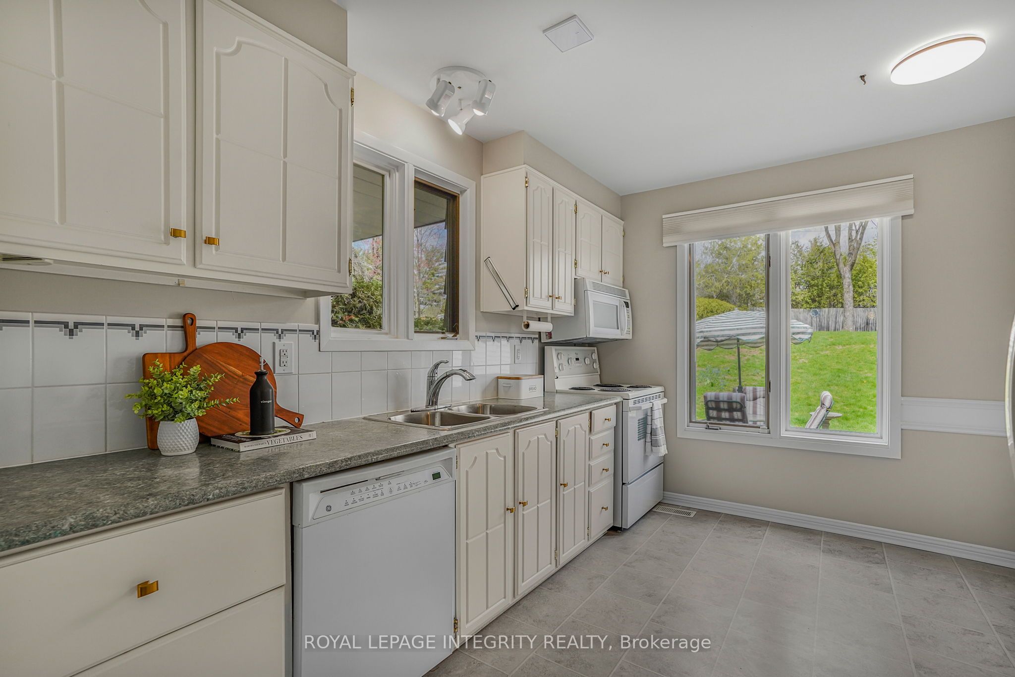 Additional image 5 of 74 Valewood Crescent, Ottawa, ON, K1B 4E8