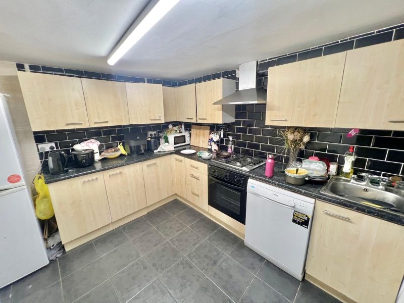 Additional image 7 of 5 bed shared accommodation to rentBranksome Place, Hyde Park, Leeds LS6