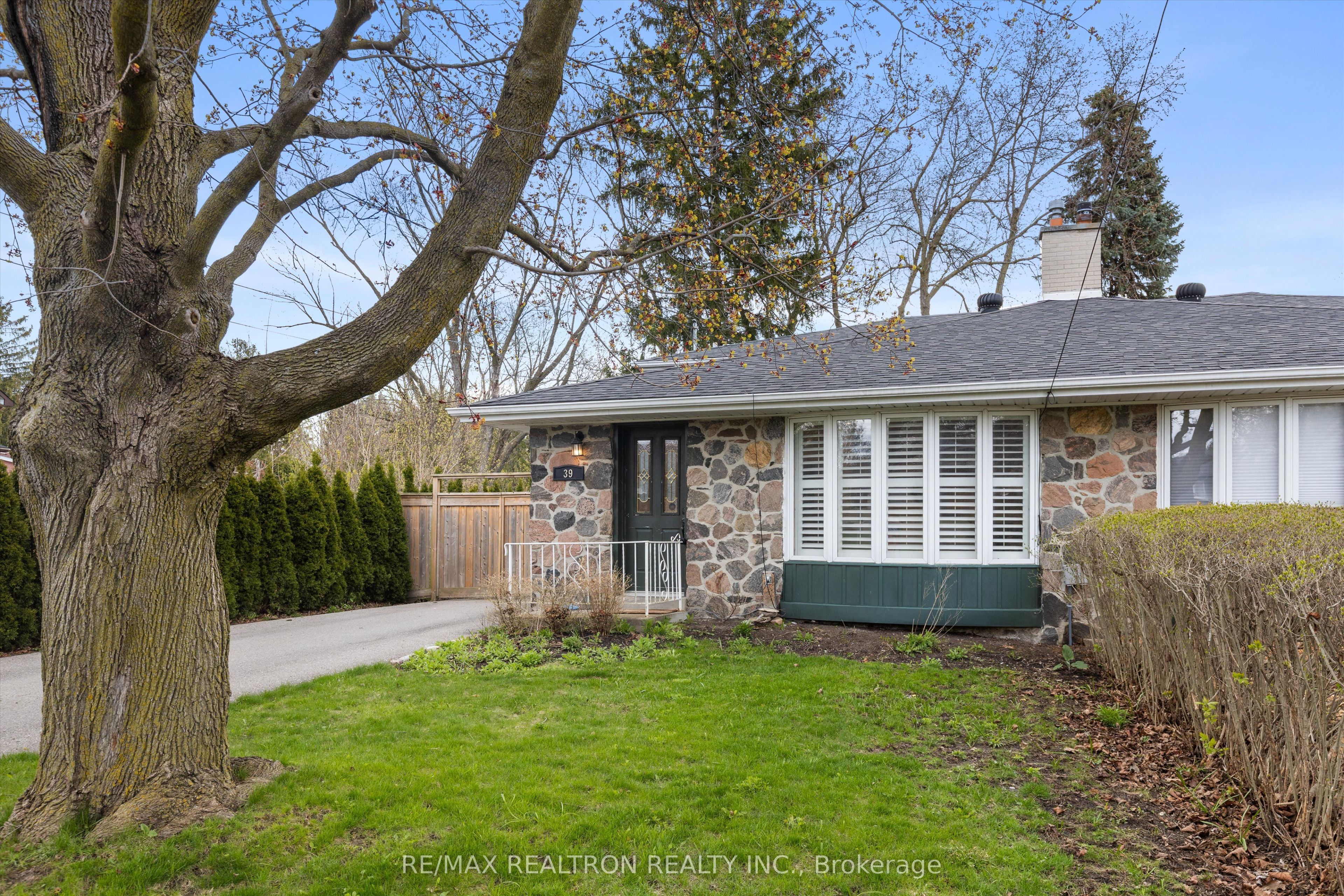 Additional image 2 of 39 Jasper Drive, Aurora, ON, L4G 3B6