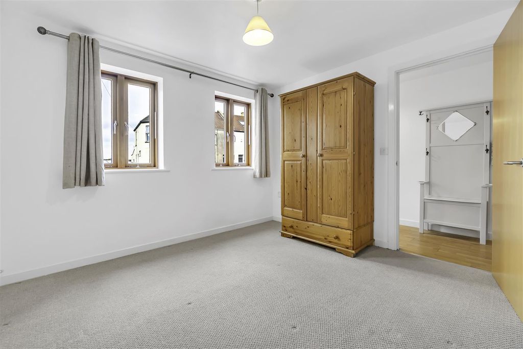 Additional image 9 of 5 bed property to rentSouthmead Road, Westbury-On-Trym, Bristol BS10