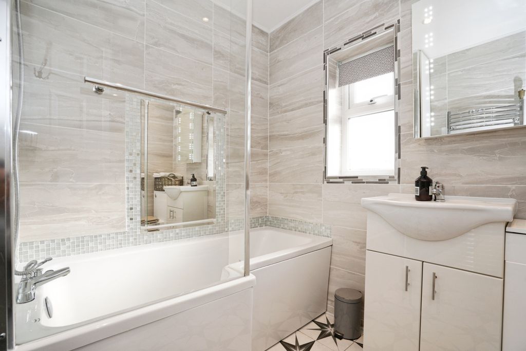 Additional image 14 of 4 bed semi-detached house for saleBeechwood Court, Dunstable LU6