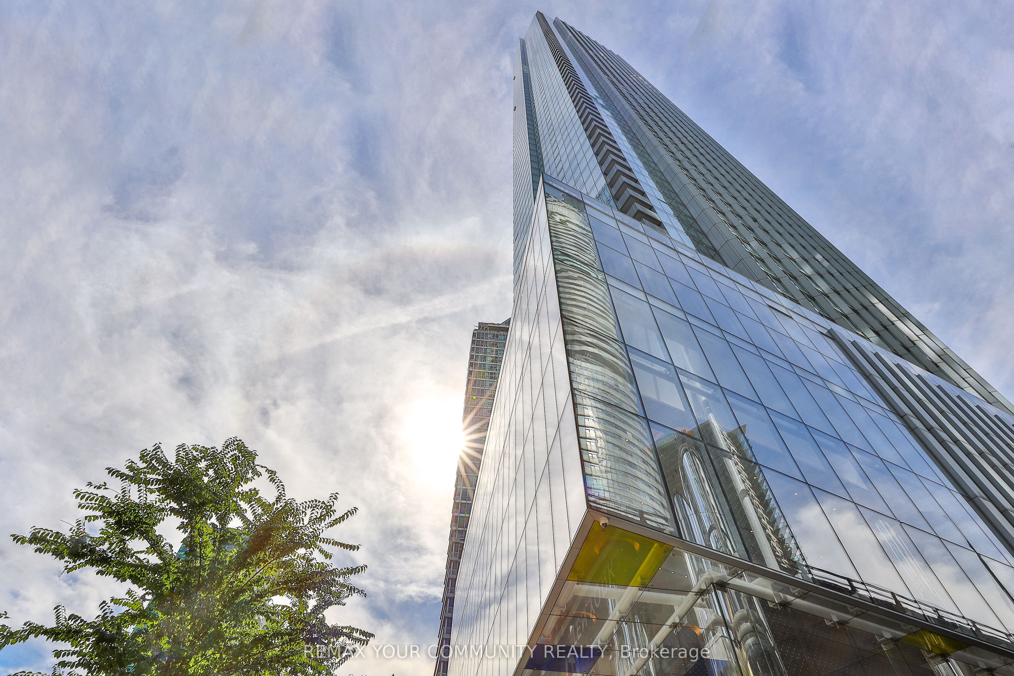 3410-10 York Street, Toronto, ON, M5J 0E1