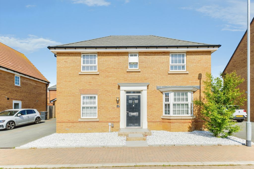 4 bed detached house for saleMonteyne Close, Northampton NN6