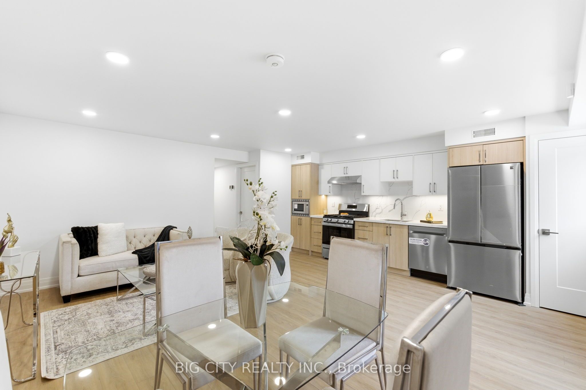 1-68 Westholme Avenue, Toronto, ON, M6P 3B8