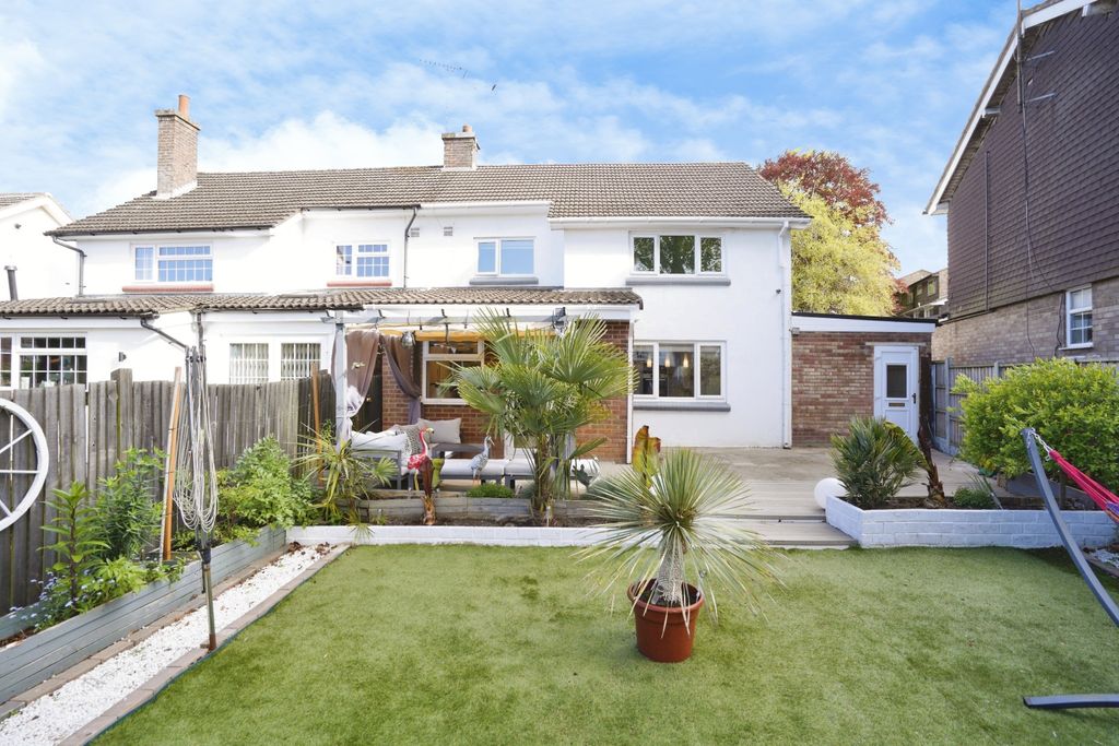 Additional image 27 of 4 bed semi-detached house for saleBeechwood Court, Dunstable LU6
