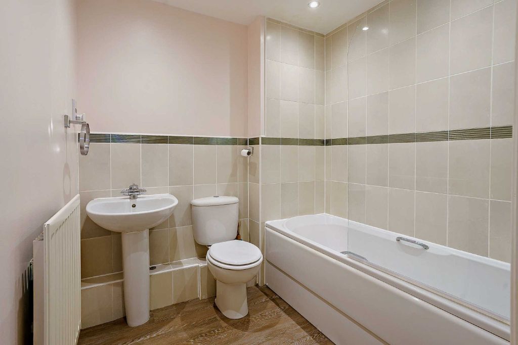 Additional image 10 of 2 bed flat to rentRoman Way, Caerleon NP18