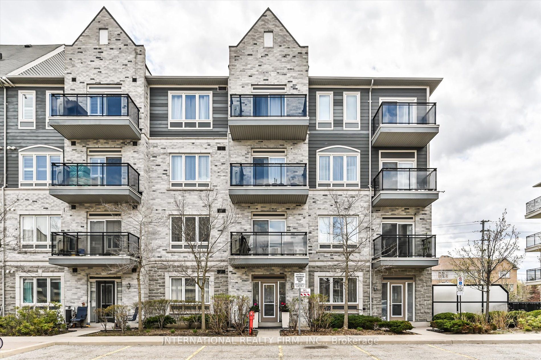 111-3075 Thomas Street, Mississauga, ON, L5M 0M4