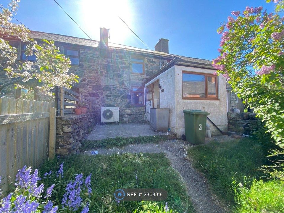 2 bed terraced house to rentTyn Ardd, Bangor LL57