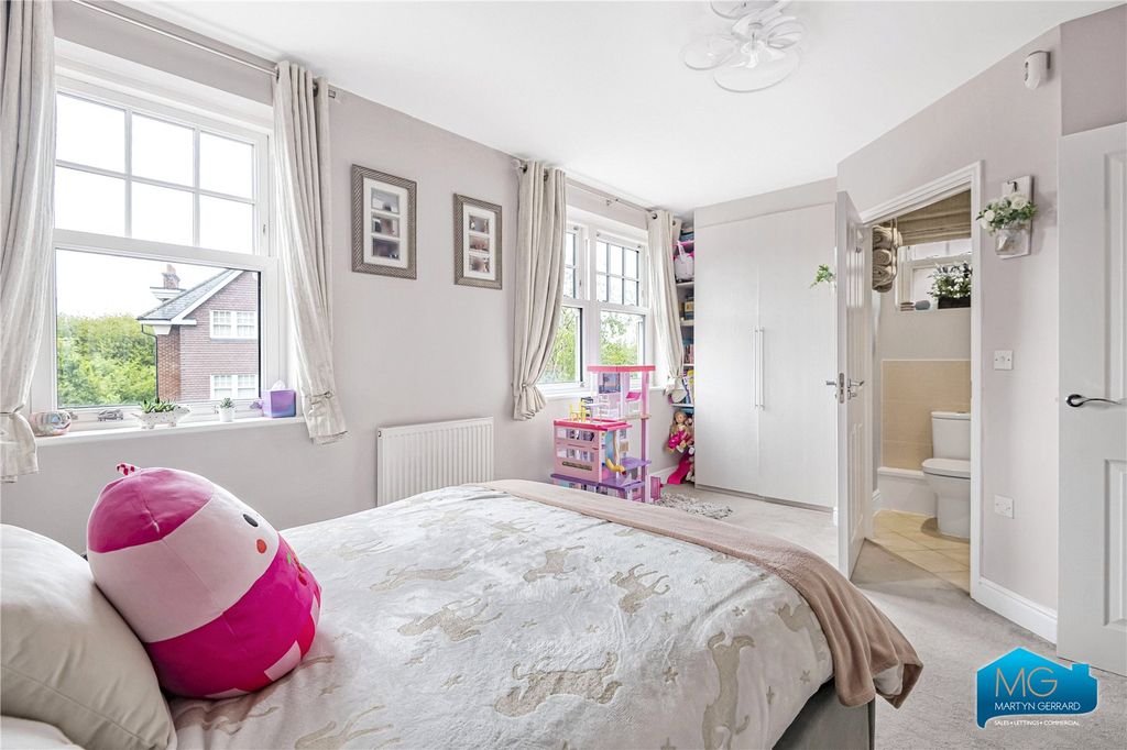 Additional image 14 of 4 bed semi-detached house to rentBunns Lane, Mill Hill, London NW7