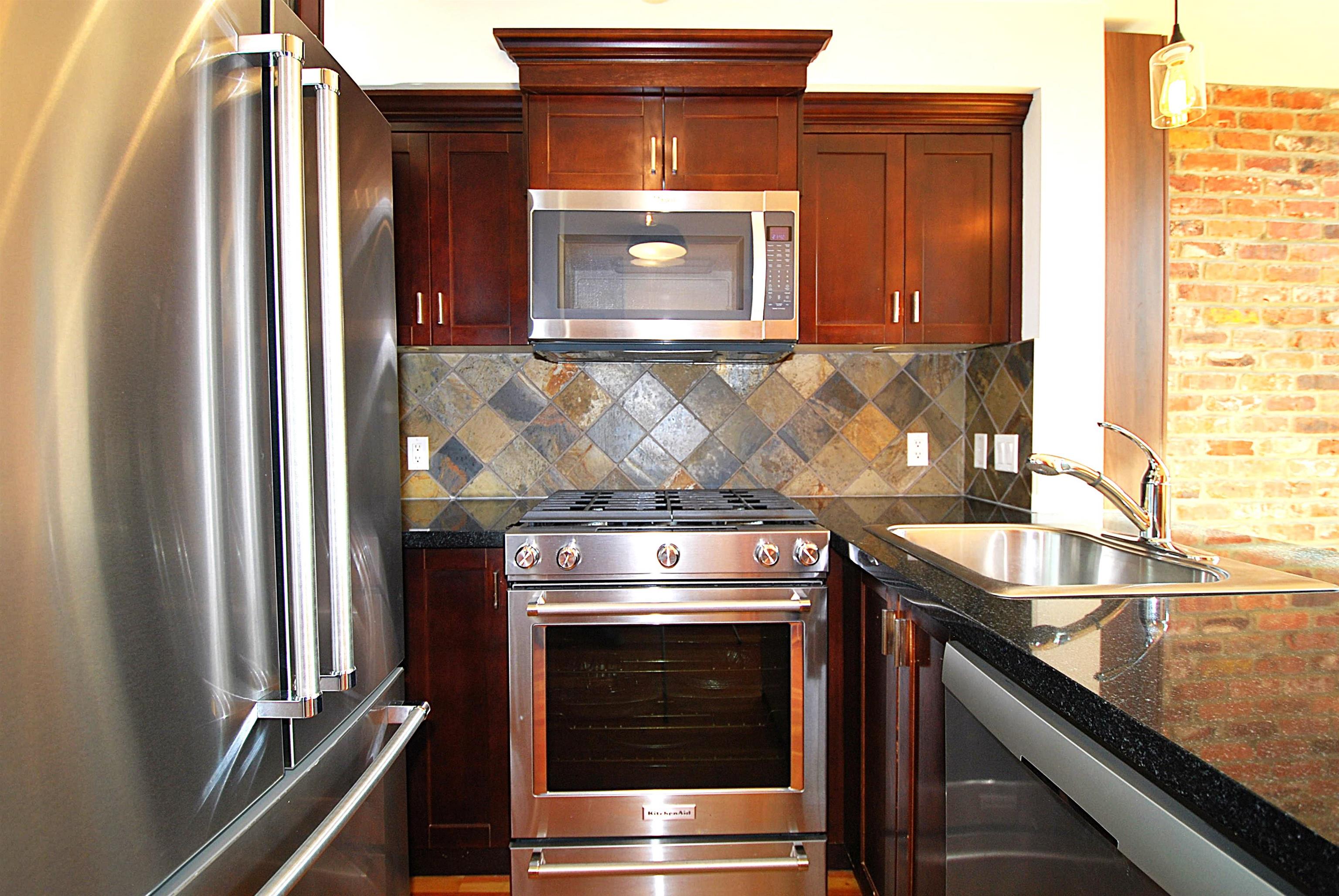 Additional image 5 of 404-10 Renaissance Square, New Westminster, BC, V3M 7B1