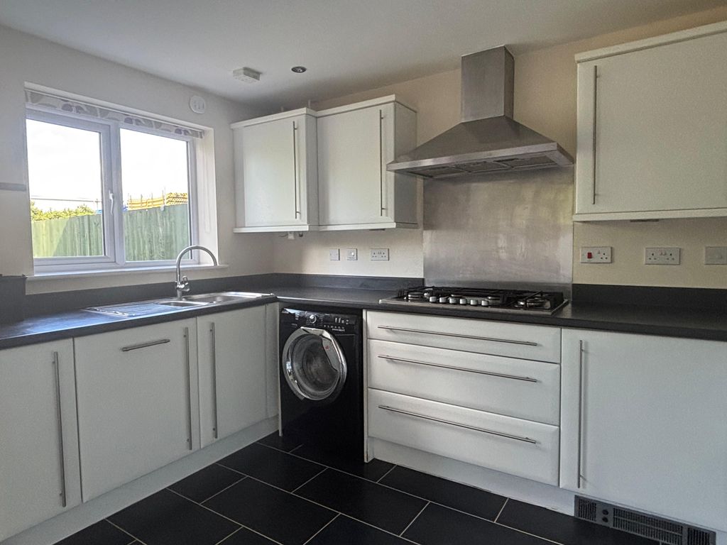 Additional image 5 of 3 bed semi-detached house to rentWheatcroft Way, Swindon SN1